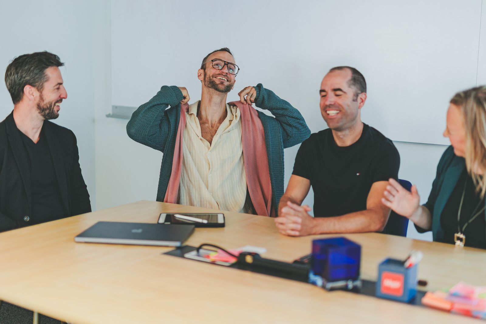Louis-Philippe Dea en rencontre de travail avec deux clients